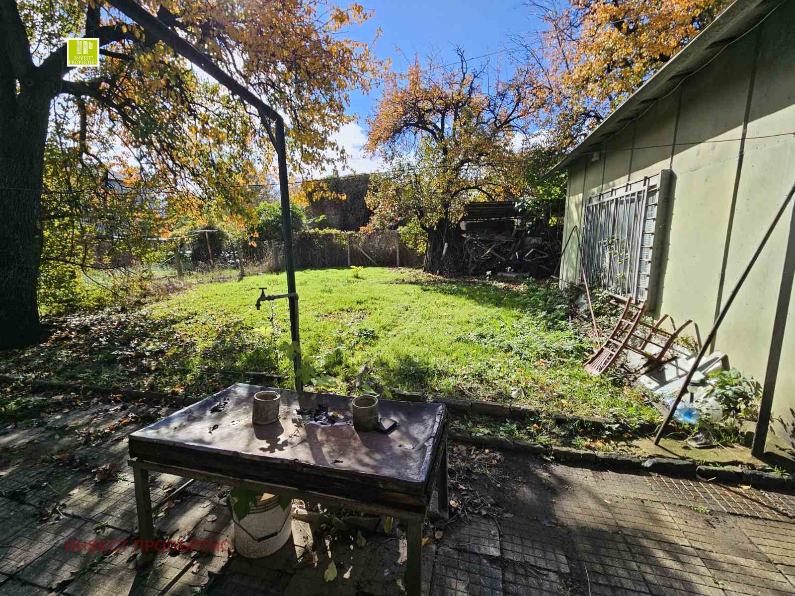 Продава КЪЩА, гр. София, Хаджи Димитър, снимка 2 - Къщи - 54103297