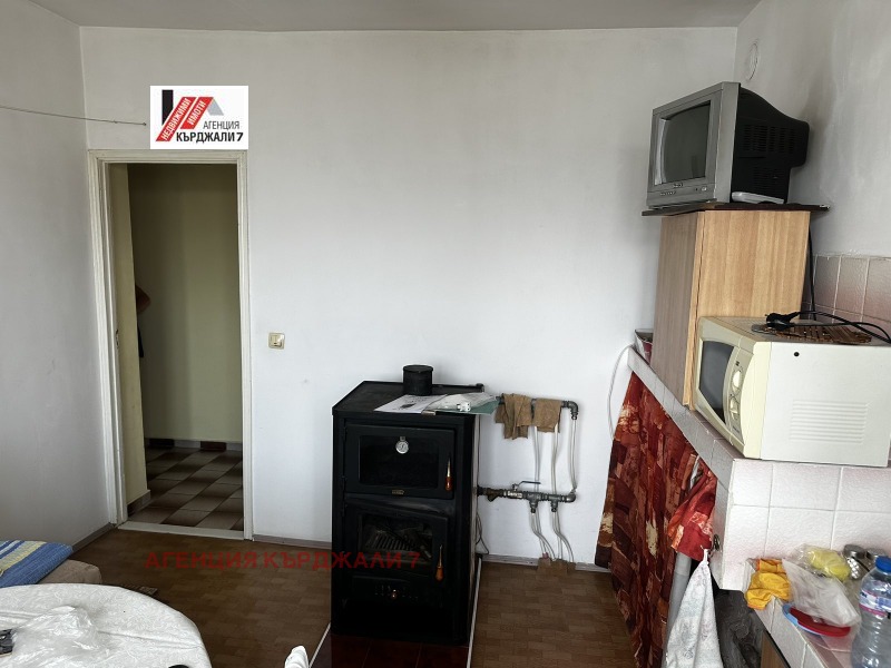 Продава 2-СТАЕН, гр. Кърджали, Възрожденци, снимка 3 - Aпартаменти - 47035560