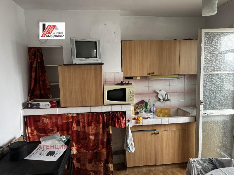 Продава 2-СТАЕН, гр. Кърджали, Възрожденци, снимка 4 - Aпартаменти - 47035560