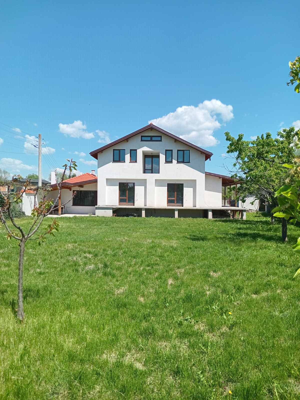 Продава КЪЩА, с. Лесново, област София област
