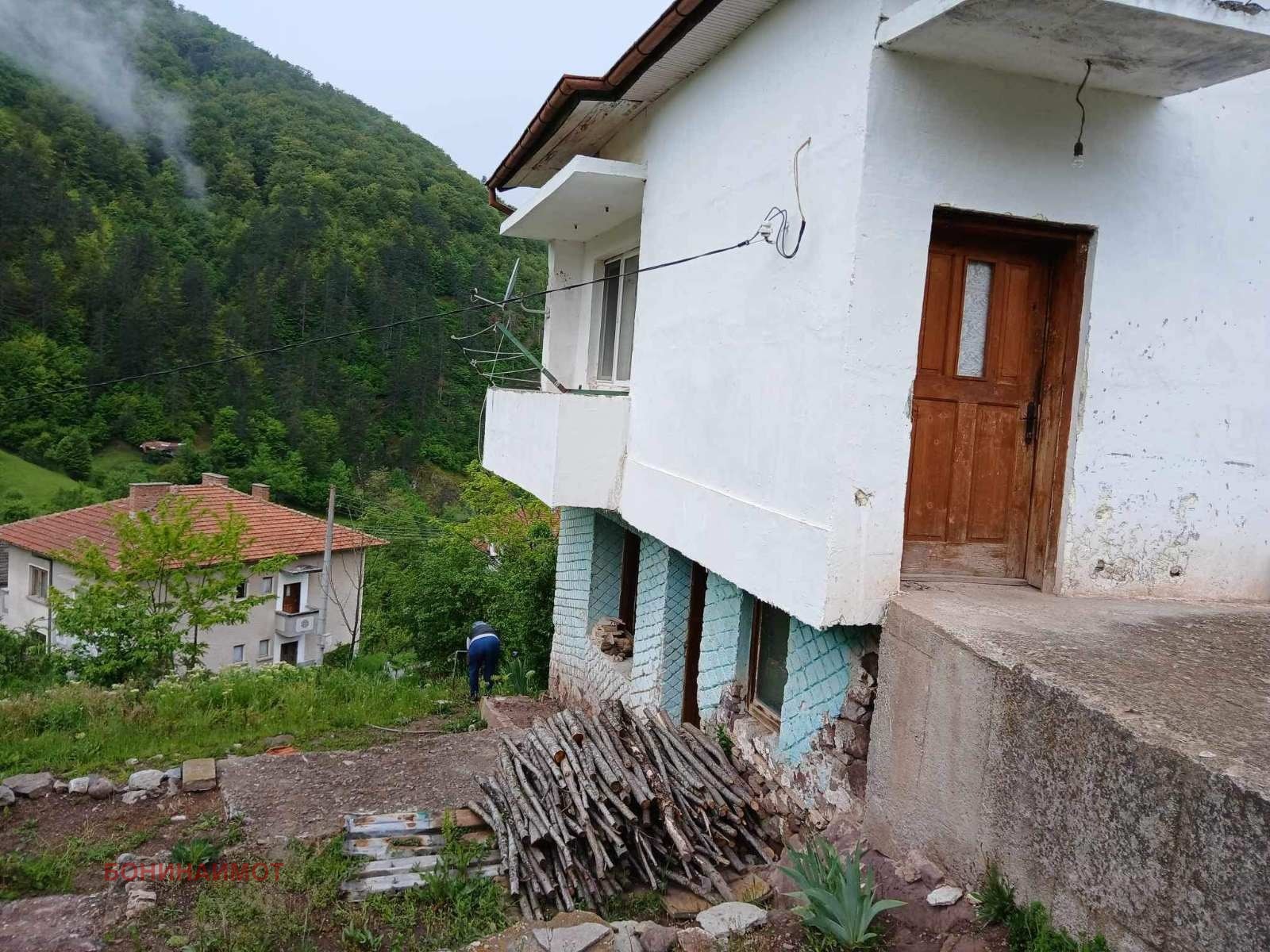 Продава КЪЩА, с. Белица, област Пловдив