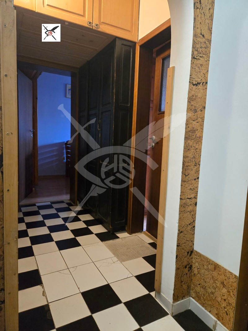 Продава МНОГОСТАЕН, гр. Бургас, Възраждане, снимка 2 - Aпартаменти - 49278245