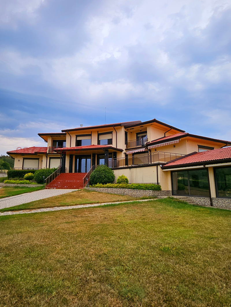 Продава КЪЩА, гр. Елена, област Велико Търново