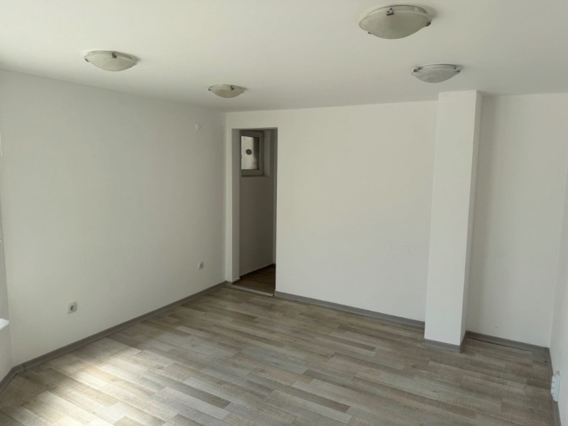 In vendita  Ufficio Plovdiv , Sadijski , 27 mq | 32454415 - Immagine [3]