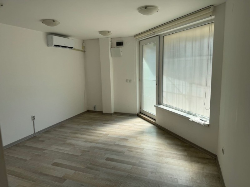 In vendita  Ufficio Plovdiv , Sadijski , 27 mq | 32454415 - Immagine [2]