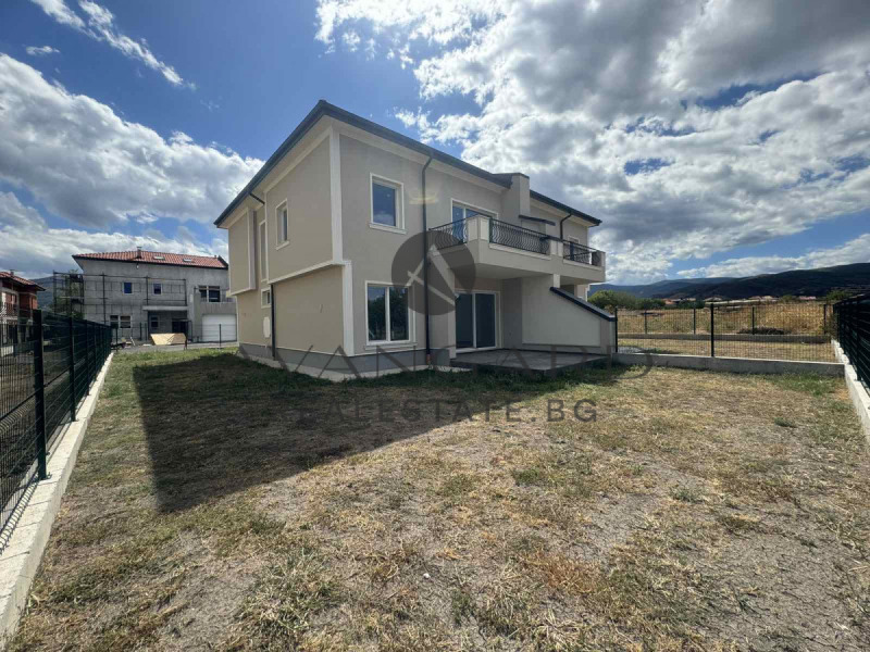 Продава КЪЩА в област Пловдив, с. Първенец - 277 кв.м / 300 000 € » 586 749.00 лв., АВАНГАРД РИЪЛ ЕСТЕЙТ