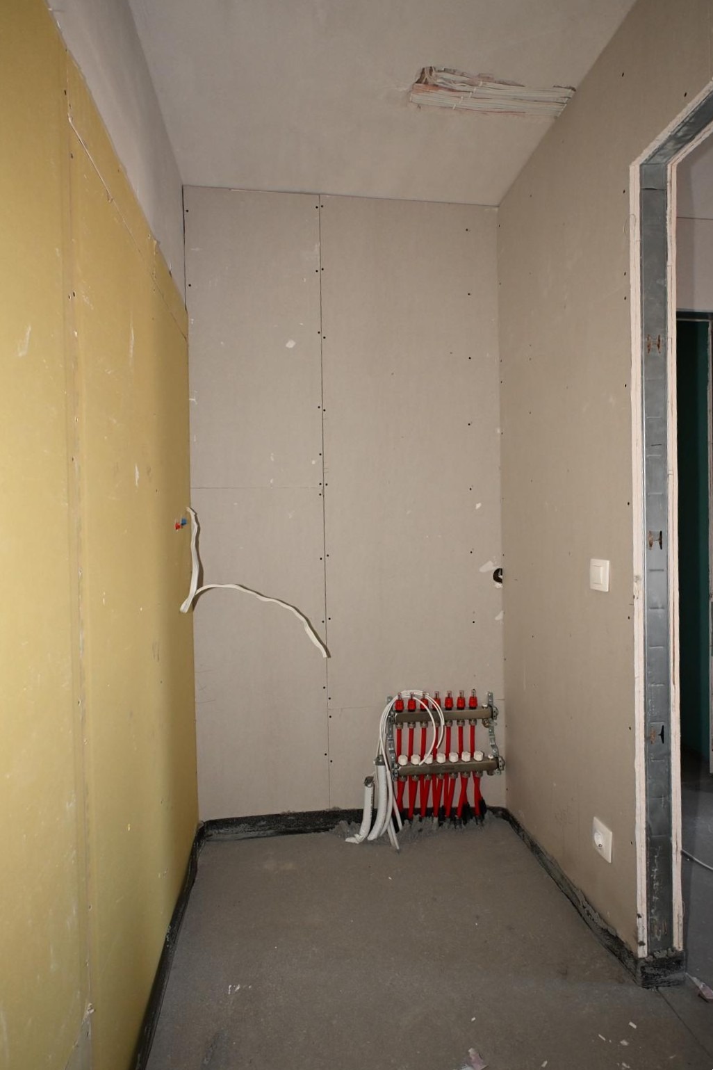 Продава МНОГОСТАЕН, гр. Перник, Център, снимка 13 - Апартаменти - 53843695