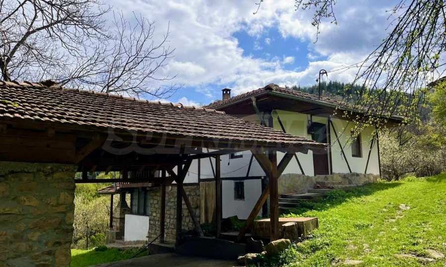 Продава КЪЩА, гр. Априлци, област Ловеч, снимка 2 - Къщи - 54619764