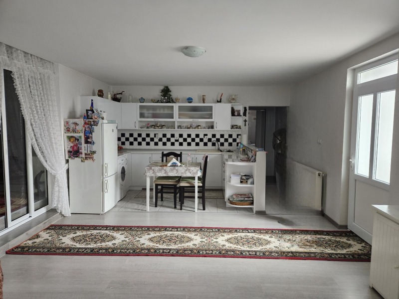 Продава КЪЩА в област Велико Търново, гр. Лясковец - 214 кв.м / 250 000 € » 488 957.50 лв., ГЕОРГИЕВ-2000
