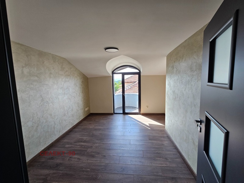 Продава  3-стаен град Перник , Център , 113 кв.м | 17503768 - изображение [2]