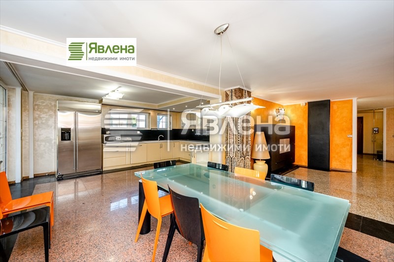 Продава КЪЩА, гр. София, в.з.Киноцентъра, снимка 2 - Къщи - 52325430