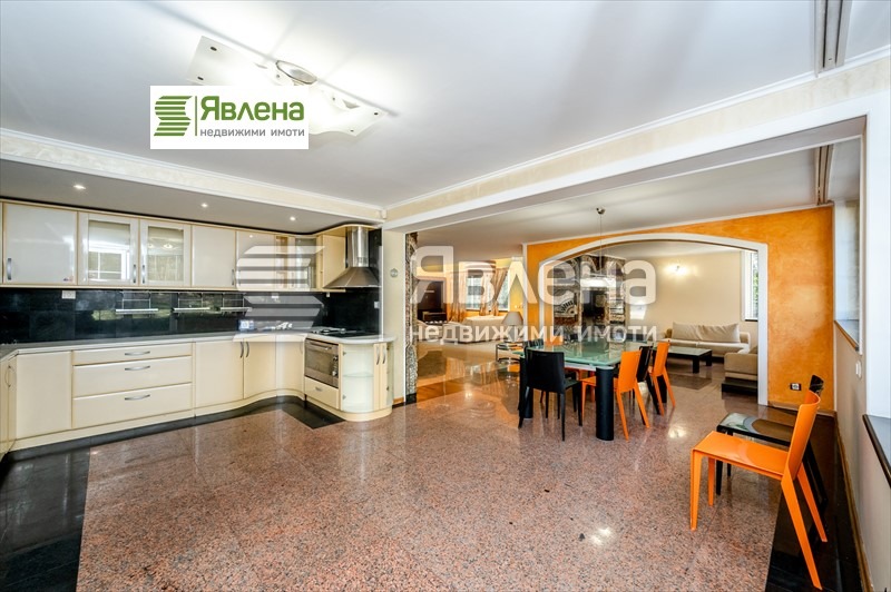 Продава КЪЩА, гр. София, в.з.Киноцентъра, снимка 3 - Къщи - 52325430