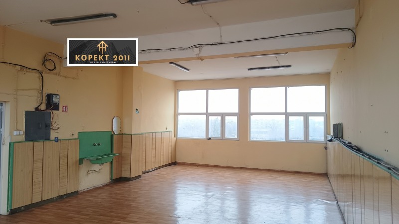 Продава ПРОМ. ПОМЕЩЕНИЕ, гр. Русе, Родина 1, снимка 2 - Производствени сгради - 53426741