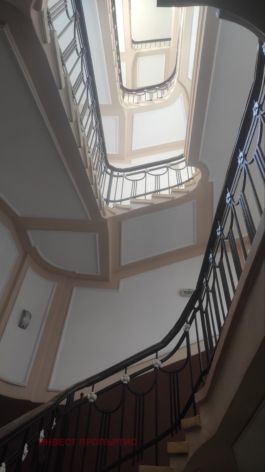 Продава МНОГОСТАЕН, гр. Варна, Център, снимка 2 - Апартаменти - 53155309