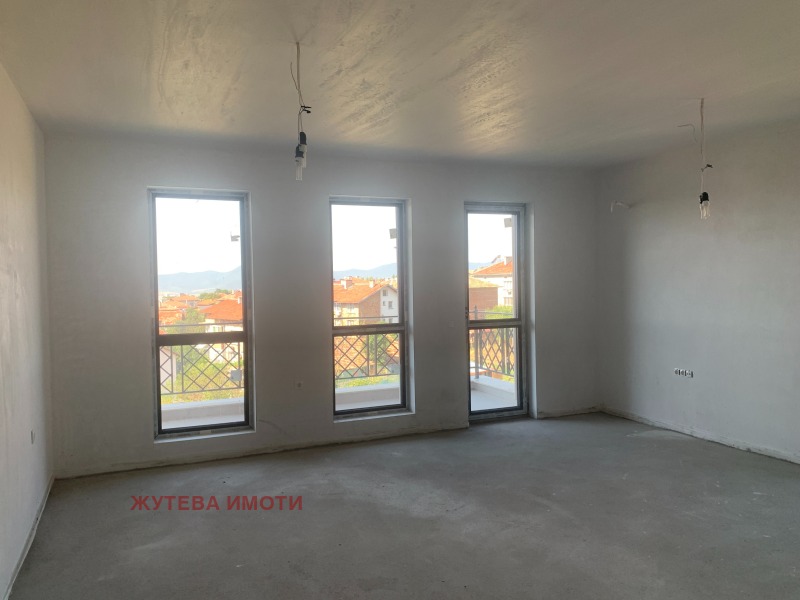Продава  3-стаен област Пловдив , гр. Карлово , 119 кв.м | 24018205 - изображение [3]