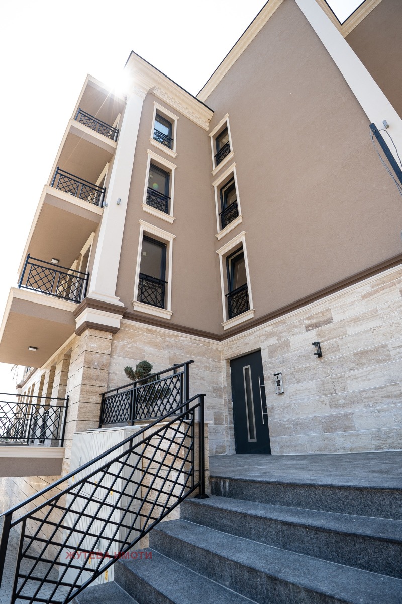 Продава  3-стаен, област Пловдив, гр. Карлово •  178 755 EUR • ID 59281990 — holmes.bg - [1] 