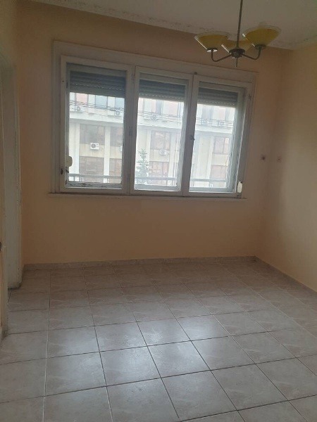 Продава МНОГОСТАЕН, гр. Бургас, Център, снимка 2 - Апартаменти - 52613248