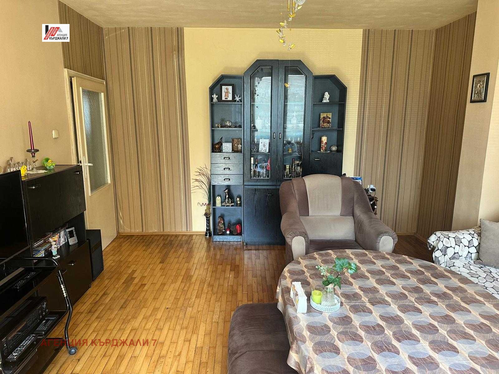 Продава МНОГОСТАЕН, гр. Кърджали, Център, снимка 5 - Апартаменти - 54154114