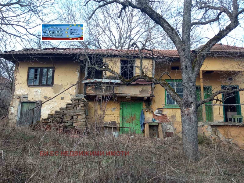 Продава КЪЩА, с. Равнище, област София област