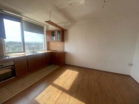 Продава 3-стаен град София Банишора - [1] 