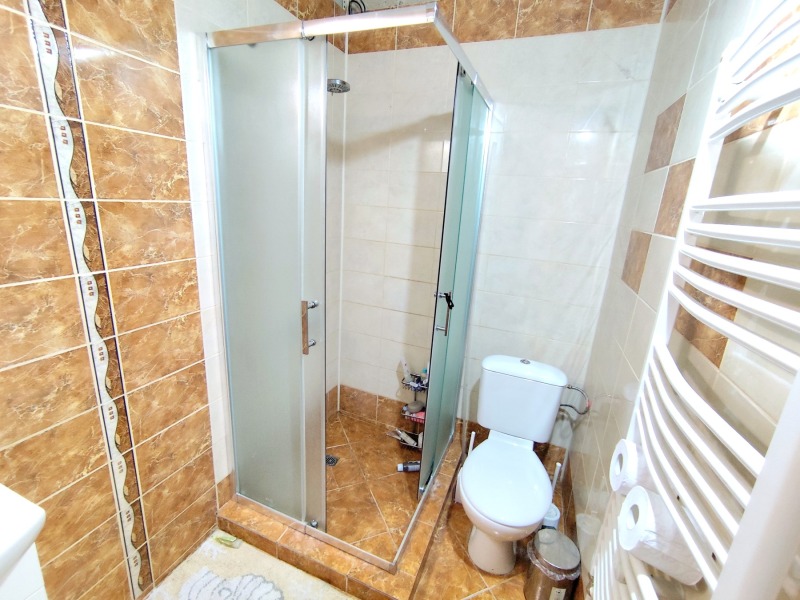 Продава КЪЩА, с. Средно село, област Варна, снимка 16 - Къщи - 53492884