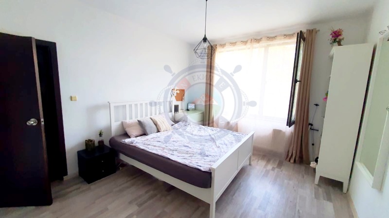 Продава КЪЩА, с. Средно село, област Варна, снимка 9 - Къщи - 53492884