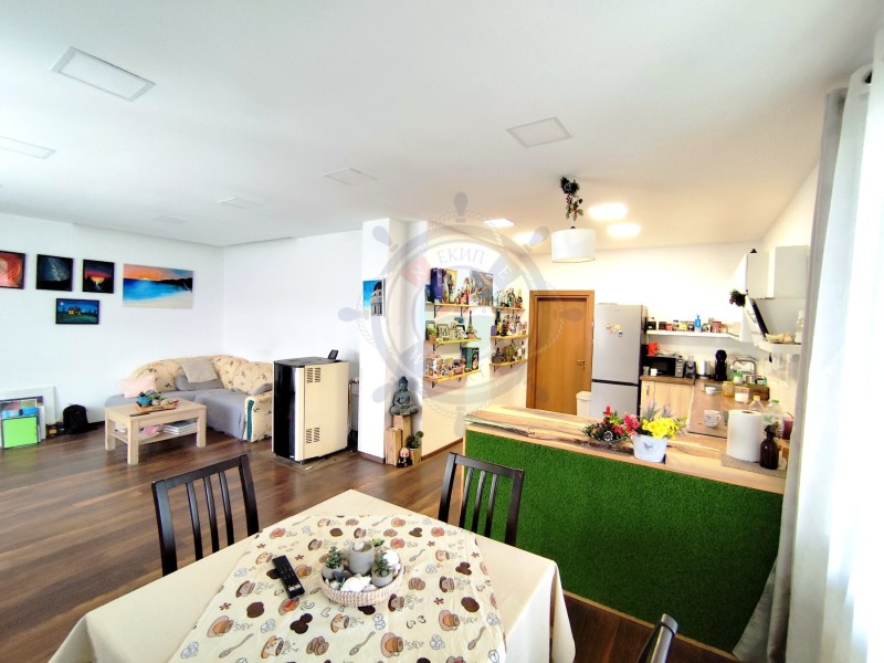 Продава КЪЩА, с. Средно село, област Варна, снимка 2 - Къщи - 53492884