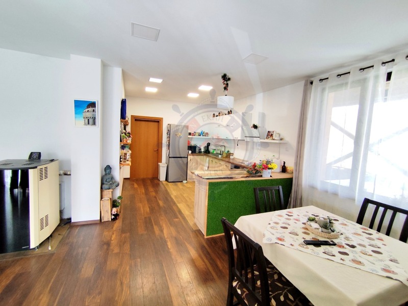 Продава КЪЩА, с. Средно село, област Варна, снимка 8 - Къщи - 53492884