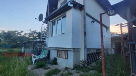 Haus m-t Alen mak, Warna