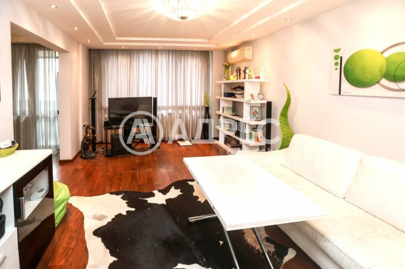 Продава 3-СТАЕН, гр. София, Зона Б-5, снимка 3 - Апартаменти - 52985252