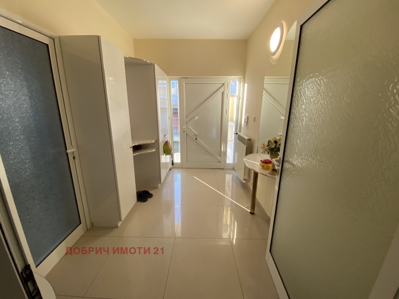 Продава КЪЩА, гр. Добрич, Център, снимка 13 - Къщи - 53135707