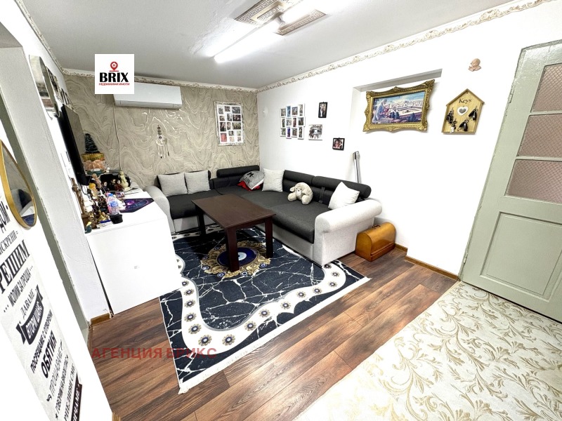 Продава КЪЩА, с. Юпер, област Разград, снимка 3 - Къщи - 52321274