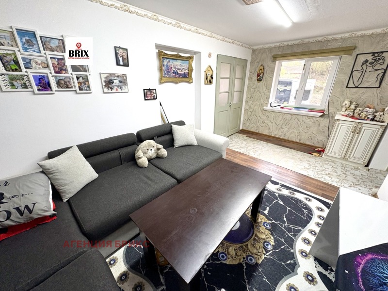 Продава КЪЩА, с. Юпер, област Разград, снимка 2 - Къщи - 52321274