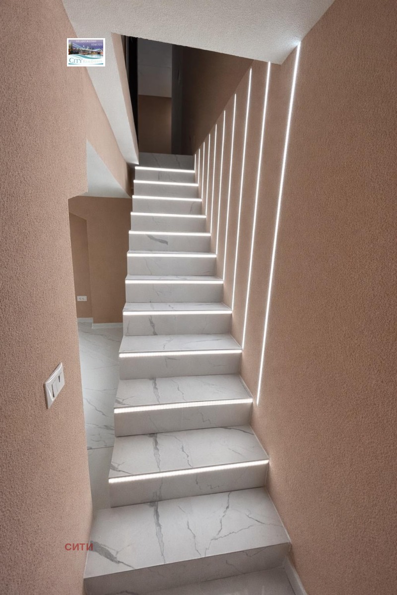 Продава МАГАЗИН, гр. Пловдив, Център, снимка 2 - Магазини - 53159891