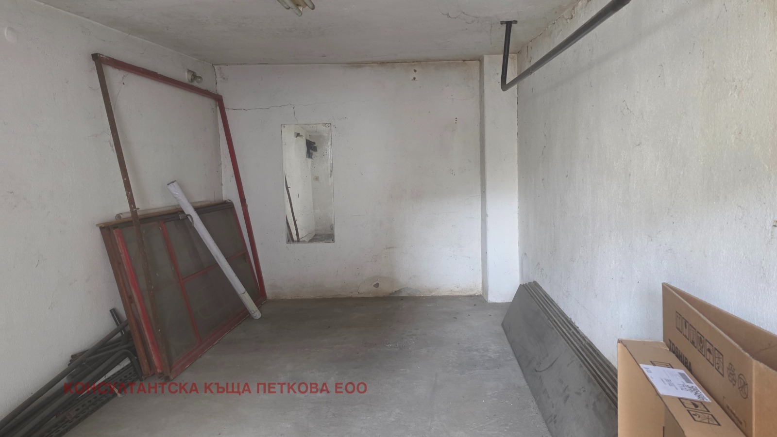 Продава ГАРАЖ, ПАРКОМЯСТО, гр. Ловеч, Център