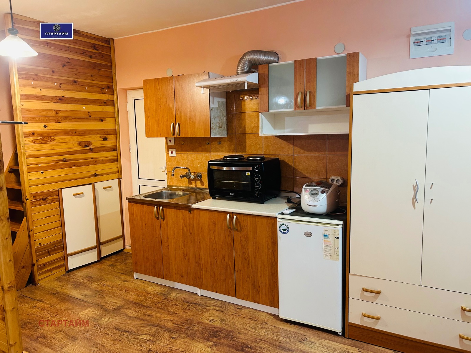 Продава АТЕЛИЕ, ТАВАН, гр. София, Център, снимка 2 - Апартаменти - 55695810