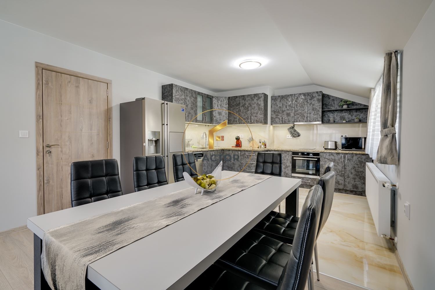 Продава ХОТЕЛ, гр. Трявна, област Габрово, снимка 11 - Хотели - 54289276