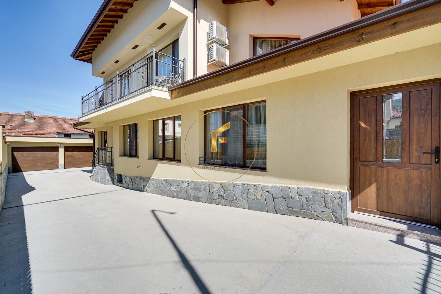 Продава ХОТЕЛ, гр. Трявна, област Габрово, снимка 2 - Хотели - 54289276