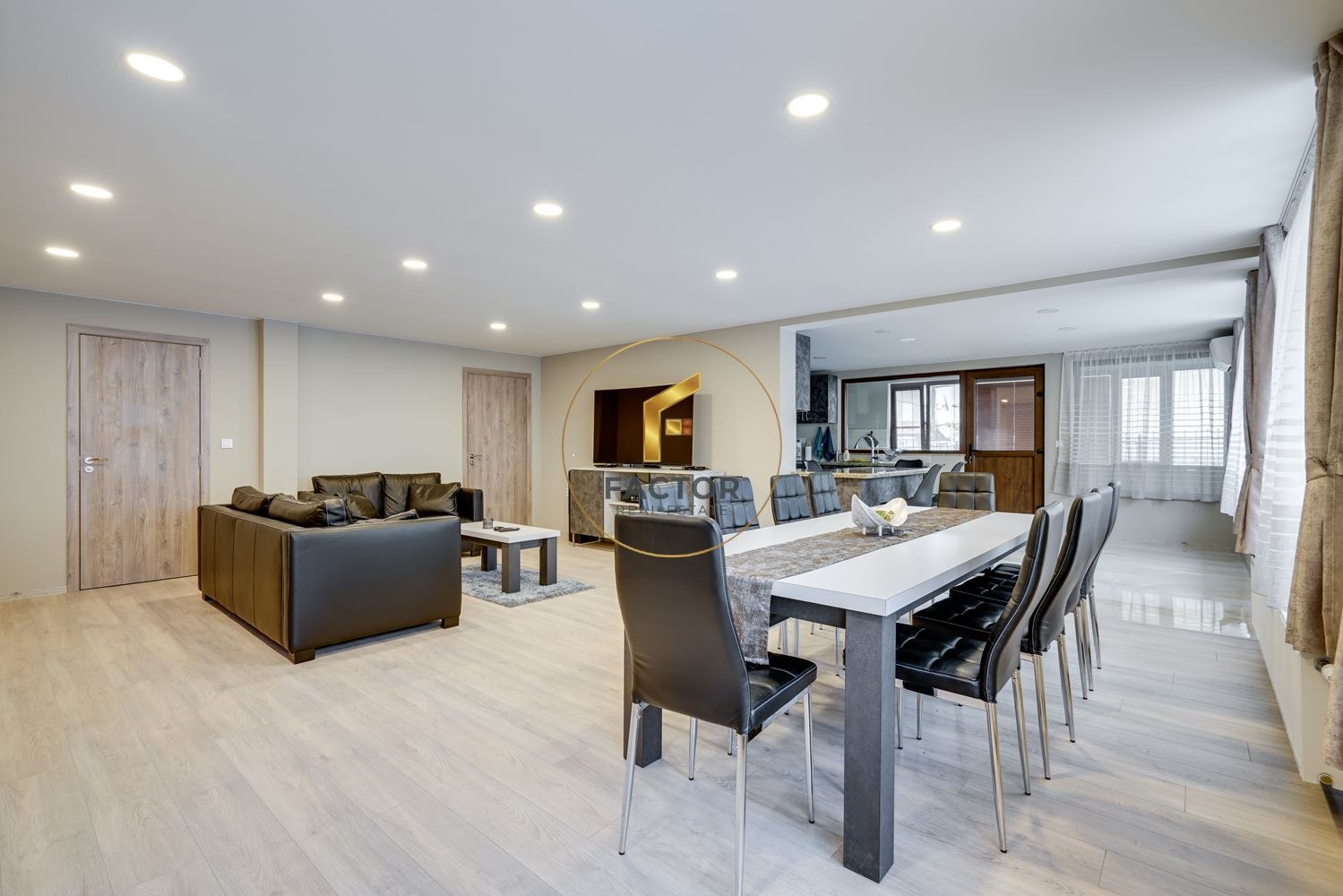 Продава ХОТЕЛ, гр. Трявна, област Габрово, снимка 3 - Хотели - 54289276