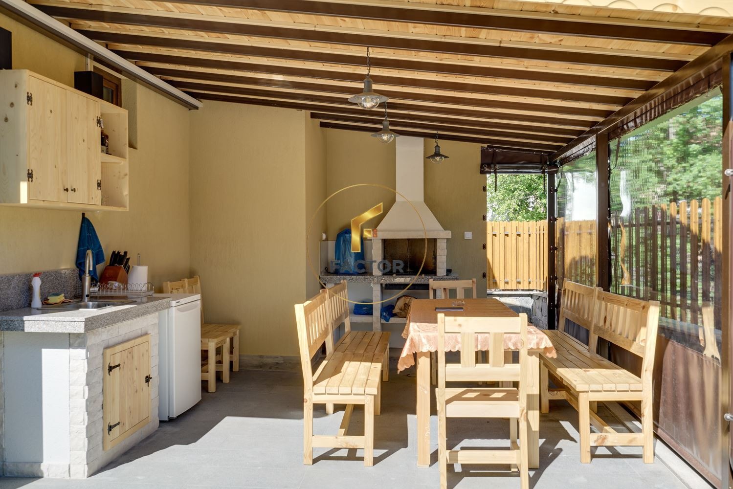 Продава ХОТЕЛ, гр. Трявна, област Габрово, снимка 13 - Хотели - 54289276