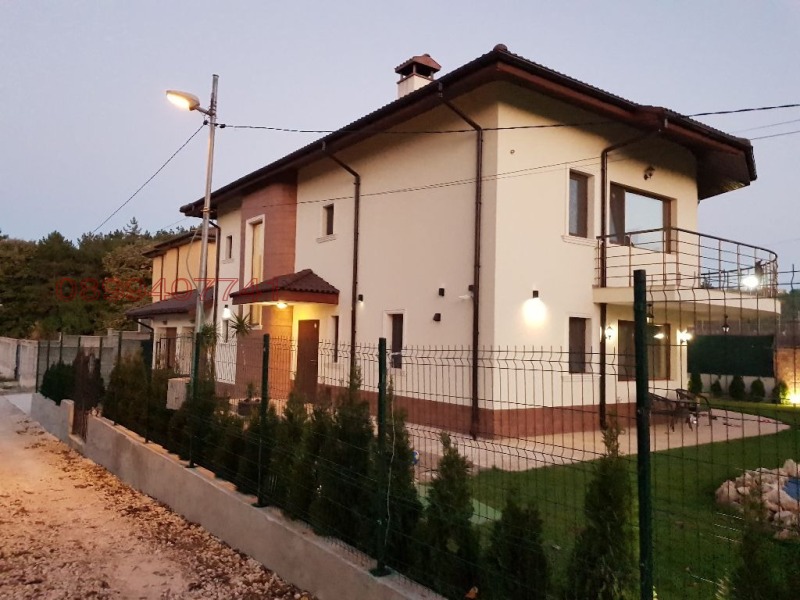 Продава КЪЩА в град Добрич, в.з. Лозята - 380 кв.м / 950 000 € » 1 858 038.50 лв.