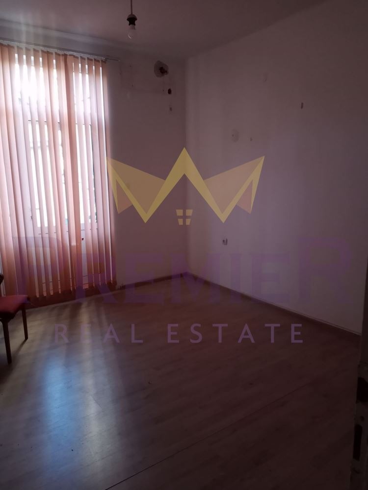 Продава ЕТАЖ ОТ КЪЩА, гр. Пловдив, Център