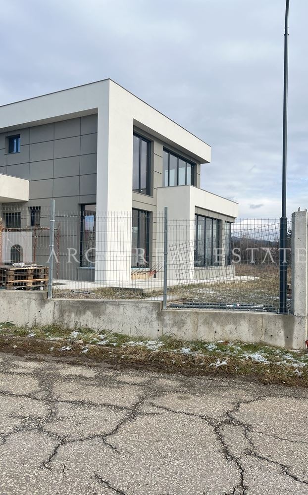 Продава КЪЩА, гр. Нови Искър, област София-град, снимка 2 - Къщи - 48315830