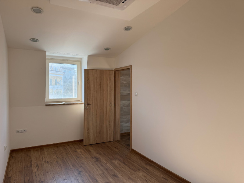 Продава 4-СТАЕН, гр. Шумен, Център, снимка 9 - Апартаменти - 52940705