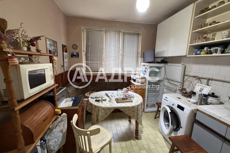 Продава ЕТАЖ ОТ КЪЩА, гр. София, област София-град, снимка 5 - Етаж от къща - 53351775