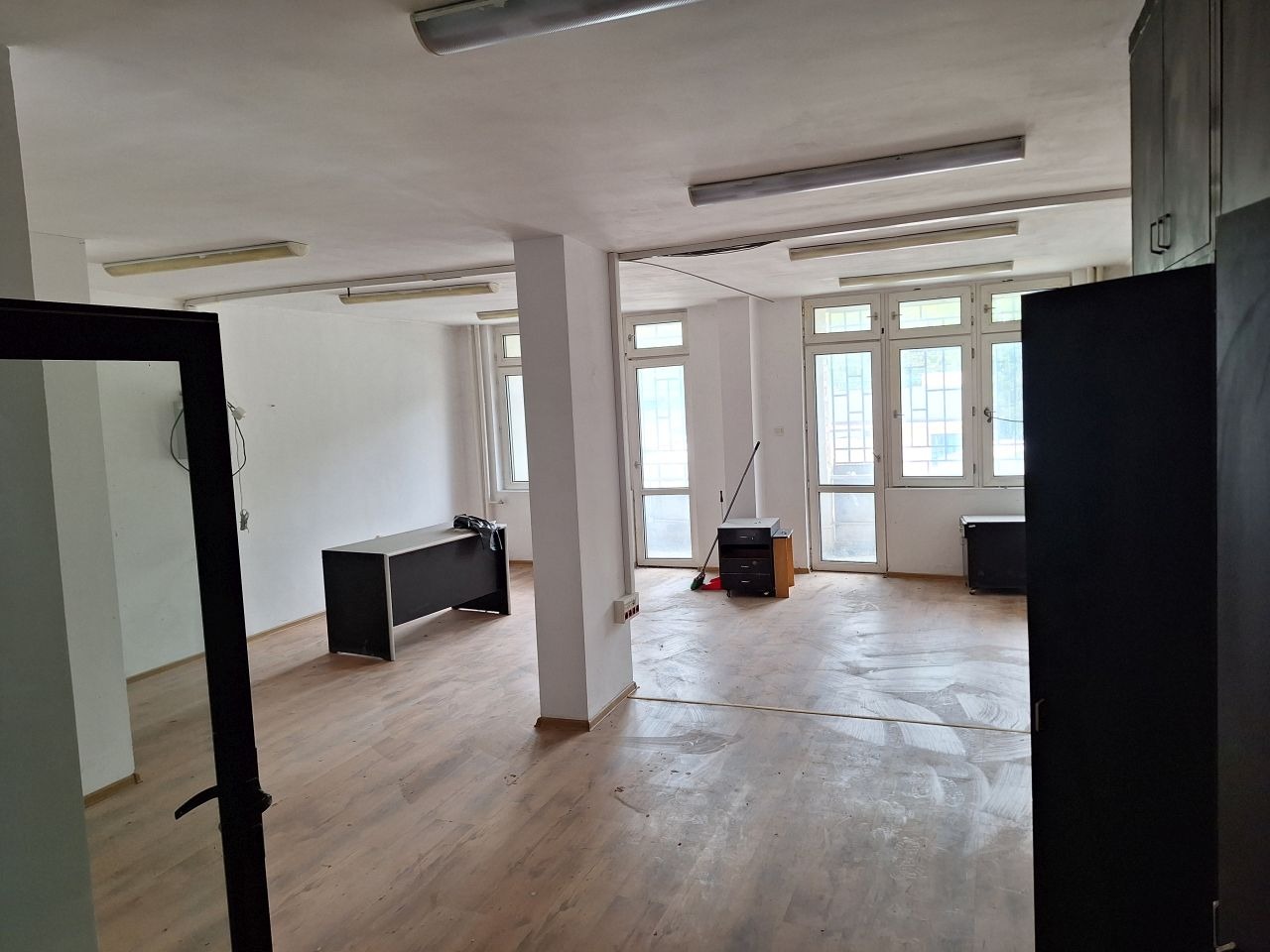 Продава ОФИС, гр. Белене, област Плевен, снимка 2 - Офиси - 45978248