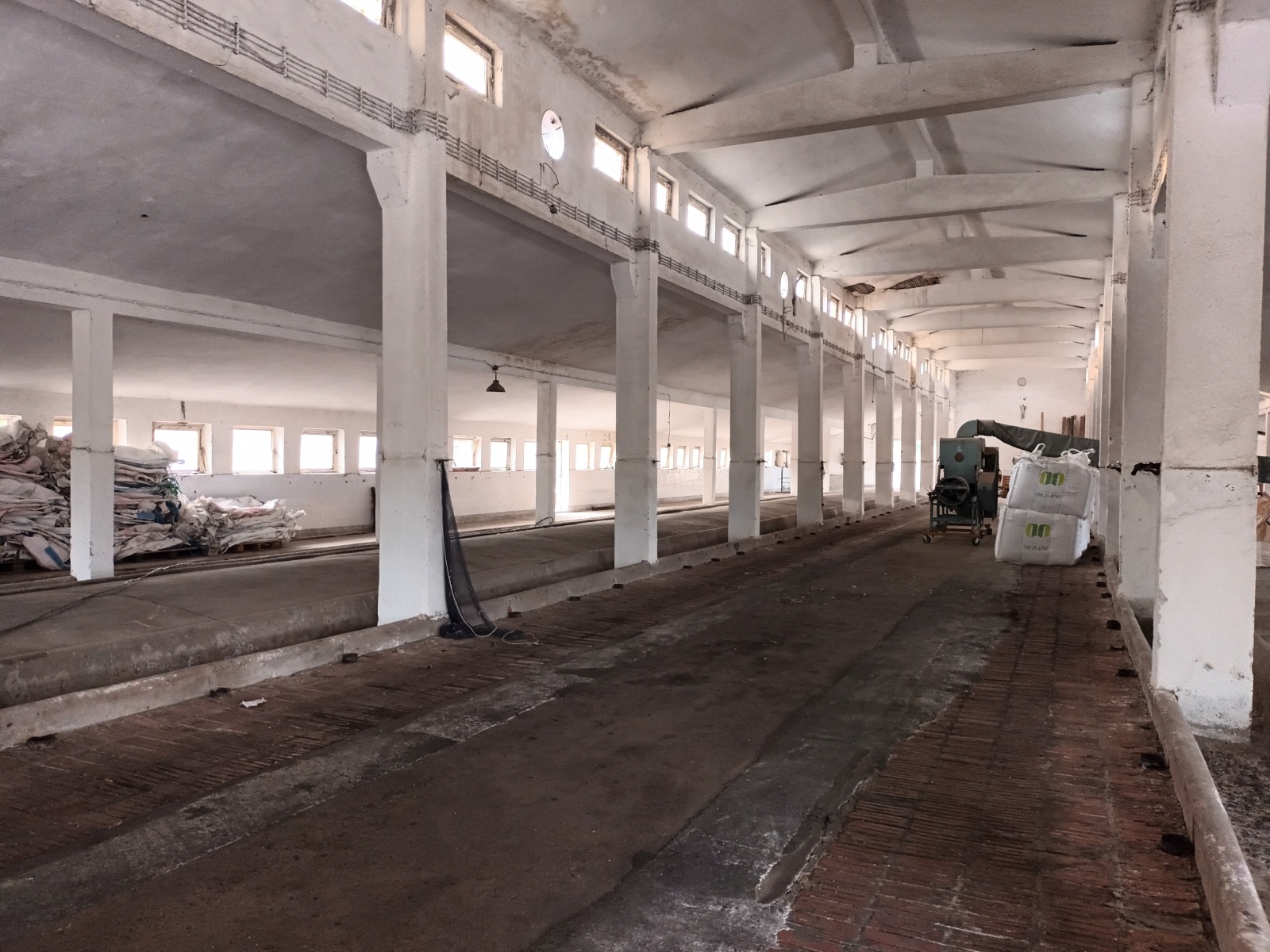 Продава ПРОМ. ПОМЕЩЕНИЕ, с. Калугерово, област Пазарджик, снимка 2 - Производствени сгради - 54027688