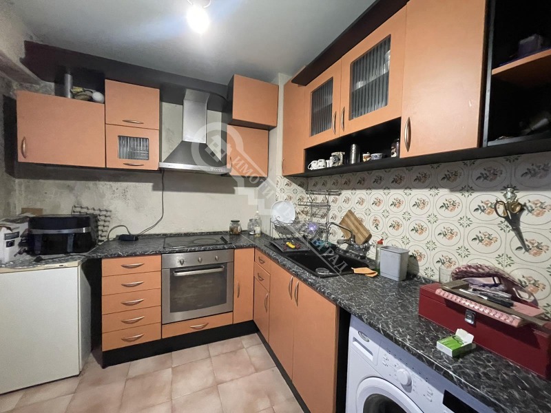 Продава 3-СТАЕН, гр. Велико Търново, Бузлуджа, снимка 1 - Aпартаменти - 48150852