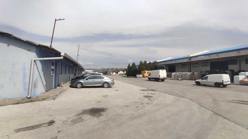 Продава ПРОМ. ПОМЕЩЕНИЕ, гр. София, Враждебна, снимка 5 - Производствени сгради - 52540906