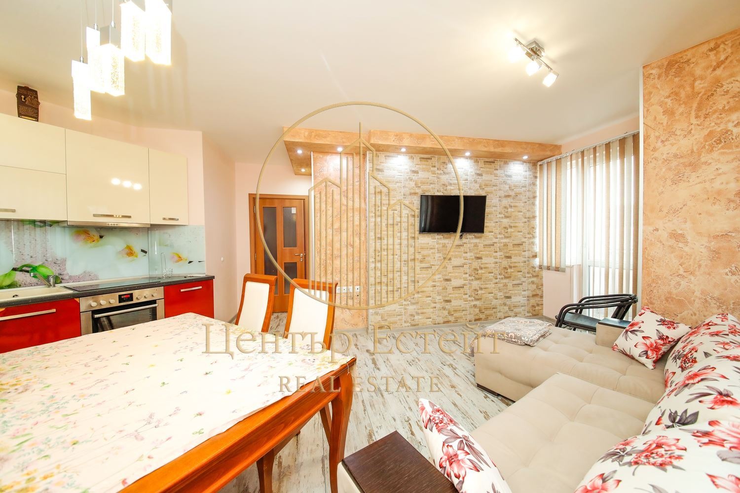 Продава 3-СТАЕН, гр. Плевен, Идеален център, снимка 2 - Апартаменти - 53492475